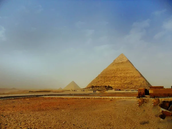 Pyramidy a sfinga v Gíze v Egyptě, Střední východ — Stock fotografie