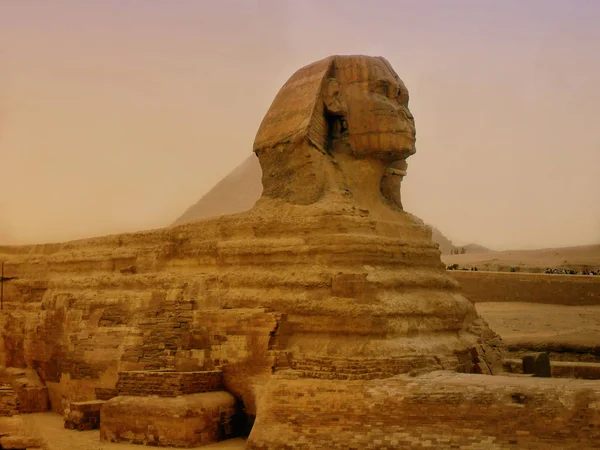 The Pyramids and Sphinx of Giza in Egypt, Middle East — Stock Photo, Image