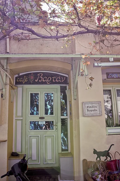 Egina, Grecia, - 22 de agosto de 2018 Un viejo café en Egina, Grecia (4 ) — Foto de Stock