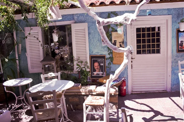 Egina, Grecia, - 22 de agosto de 2018 Interior de un antiguo café en Egina, Grecia — Foto de Stock