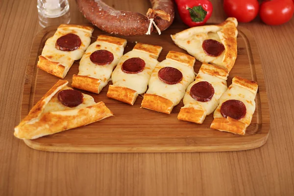 La foto de comida turca pide pizza lahmacun Embutidos y — Foto de Stock