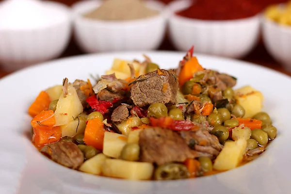 Perfektes Türkisches Essen Waldpastete Auf Einem Würzigen Weißen Teller Auf — Stockfoto