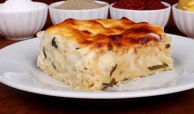 Mükemmel Türk yemeği makarna fırını yakından baharatlı.