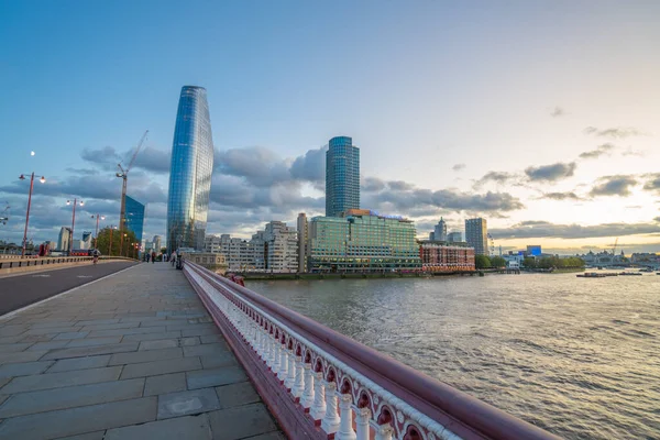 ロンドン,イギリス- 2019年10月: Blackfriars Bridge, Thames and South Bank — ストック写真