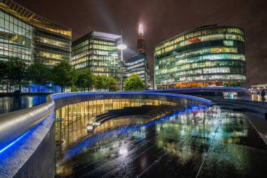 Londra - Ekim 2019: The Scoop at More London gece açık amfi tiyatrosu
