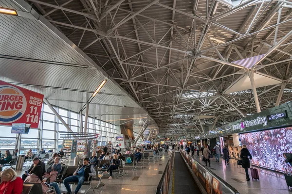 Moskou, Rusland - oktober 2019: Luchthaven Vnukovo van binnenuit, wachtkamer — Stockfoto