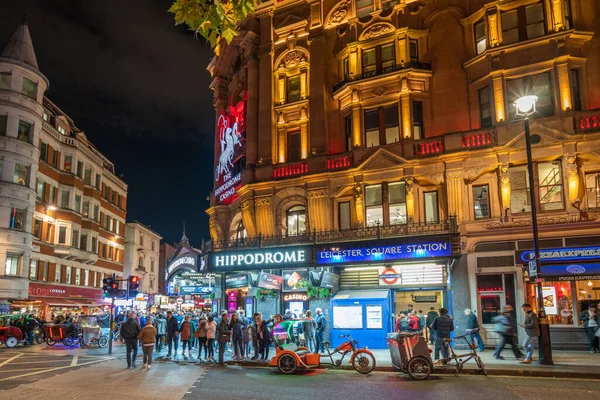 Londra - Ekim 2019: Hipodrom Kumarhanesi, Londra sokakları