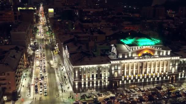 Rostov-on-Don, Rusland - januari 2019: Bolsjaja Sadovaja straat en Sokolova laan op een winteravond, uitzicht van boven — Stockvideo