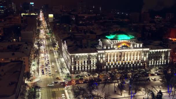 Rostov-sul-Don, Russia - gennaio 2019: L'edificio della Banca di Stato di notte, vista dall'alto — Video Stock