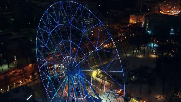 Rosztov-on-Don, Oroszország - 2019. január: Ferris wheel One sky in night illumination, aerial view — Stock videók
