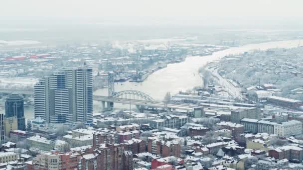 Rostov-on-Don, Rusya - Ocak 2019: Şehir merkezi, Temernitsky ve yukarıdan demiryolu köprüsü — Stok video