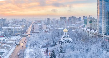 Rostov-on-Don, Rusya - Ocak 2019: Bolshaya Sadovaya ve Pokrovsky Meydanı, yukarıdan panoramik manzara