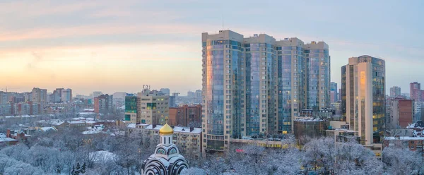Rostov-on-don, russland - januar 2019: business center league of nations, pokrovsky square, winter, panoramische Luftaufnahme — Stockfoto
