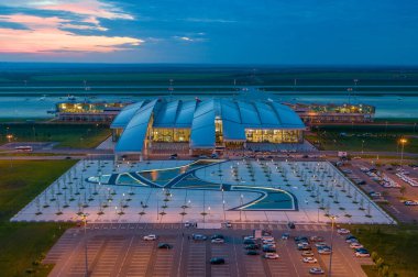 Rostov-on-Don, Rusya - 2019: Gün batımından itibaren Platov Havaalanı