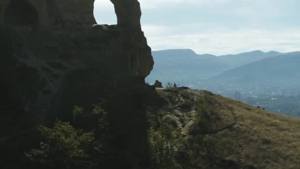 Mount Ring, Kislovodsk, Rusland, vanuit de lucht bekeken — Stockvideo