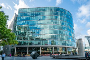 Londra - 2019: Modern Office Building, 2 Londra Riverside