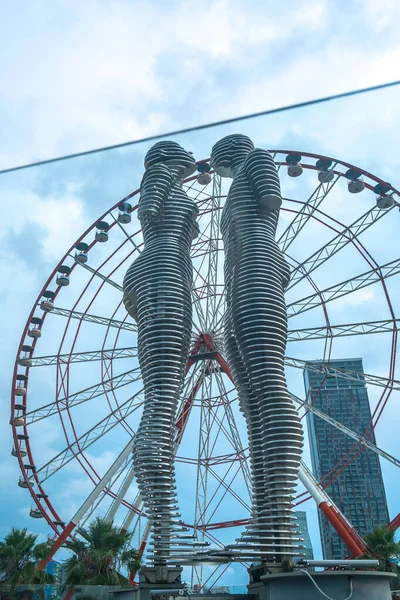 Batumi, Georgia - 2018: Escultura en movimiento de Ali y Nino — Foto de Stock