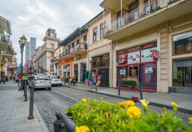 Batumi, Gürcistan - 2018: Eski şehir, sokaktaki dükkanlar