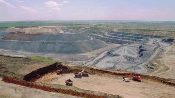 Zhirnov, Russia - 2019: Big quarry, crushed stone mining — Stockvideo