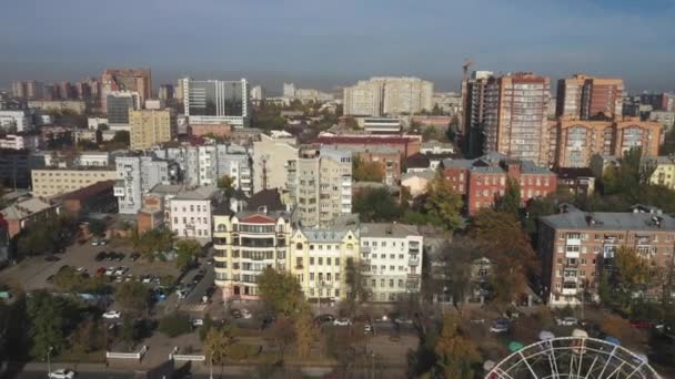 Rostov-on-Don - październik 2019: Budynek mieszkalny Lasch, Puszkina i centrum miasta z góry — Wideo stockowe