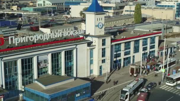 Rostov-on-don, Russland - 2018: Eingang zum Bahnhof, Luftaufnahme — Stockvideo
