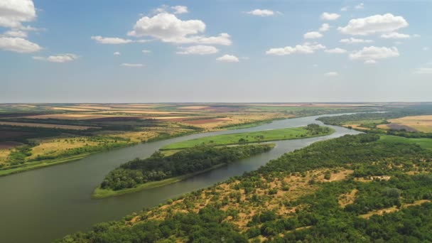 Wyspy w środku rzeki Don, Rosja. Piękny widok z góry — Wideo stockowe