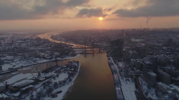 Rostov-on-Don, Rusko - 2018: zima, západ slunce, řeka Don a město shora — Stock video