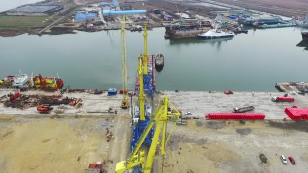 Loading cranes on a barge, Temryuk Commercial Sea Port, Russia, aerial view — 비디오