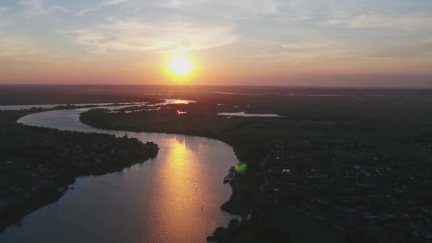 Don řeka při západu slunce shora, ohromující krajina, Starocherkasskaya, Rusko — Stock video
