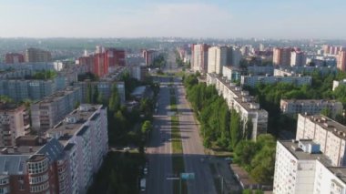 Rusya 'da şehir yukarıdan: sokaklar, binalar ve araçlar, insansız hava aracından ateş ediliyor