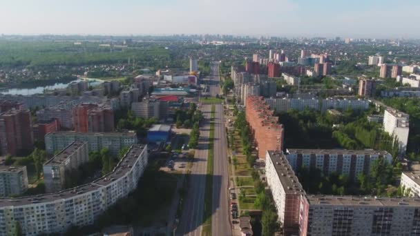 Bostadsområde i Rostov-on-Don, väg och hus ovanifrån — Stockvideo