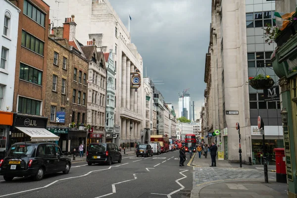 Londra - 2019: Whitefriars Caddesi - Binalar, Arabalar ve İnsanlar