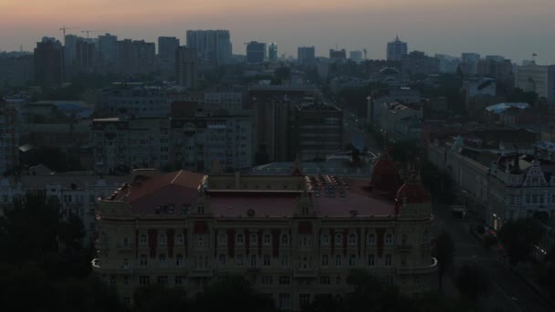 Rostov-on-Don, Ryssland - 2019: Bolshaya Sadovaya gatan i gryningen, flygbild — Stockvideo