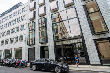 Londra - 2019: 24 Savile Row, Mayfair 'deki modern bina
