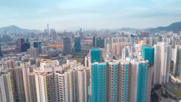 Uitzicht op de lucht: typische nieuwe appartementen, moderne gebouwen, Hong Kong, China — Stockvideo