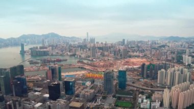 Hong Kong, Çin - 2020: Kai Tak 'taki liman, inşaat alanı, yukarıdan manzara