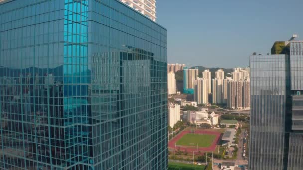 Hong Kong, Čína - 2020: Skyline Tower, panoramatická okna a střecha shora — Stock video