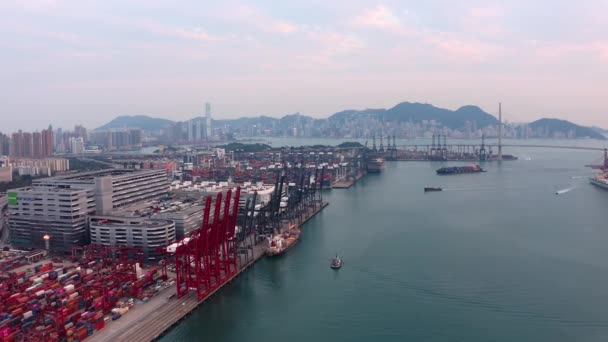 香港-2020:由上往下的拉美尔海峡及货柜码头 — 图库视频影像