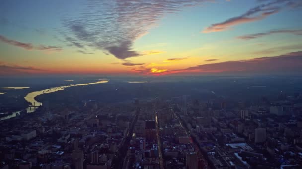 Timelapse, a city from above at sunset, beautiful sky, streets and houses — Stockvideo