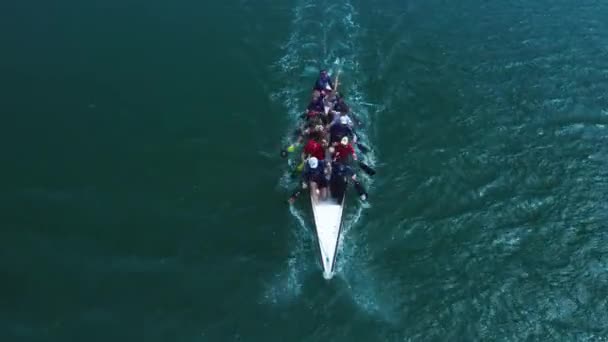 Hong Kong, China - 2020: ten rowers and a trainer in canoe in the bay, aerial view — Stock Video