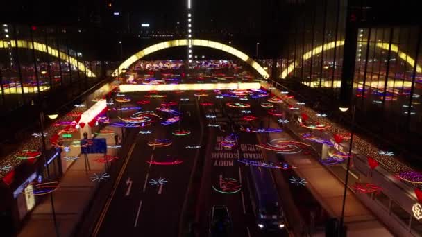 Hongkong, Kina - 2020: lysande girlanger över Mody Road på natten ovanifrån — Stockvideo