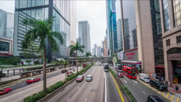 Hong Kong, China - 2020: lapso de tempo - Gloucester Road, vista de uma ponte transversal — Vídeo de Stock