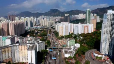 Hong Kong, Çin - 2020: Kwun Tong Yolu, yukarıdan şehir merkezi.