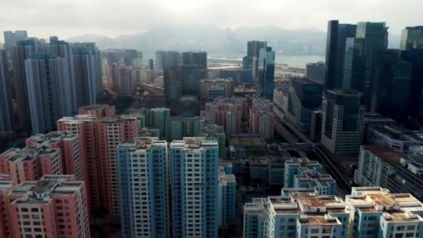 Hong Kong, Cina - 2020: complesso residenziale Telford Gardens dall'alto — Video Stock