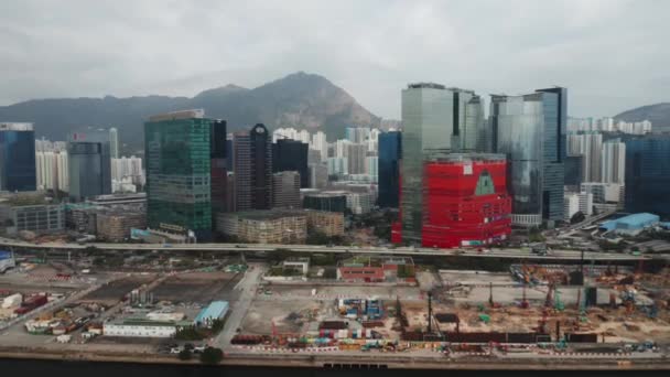 Hong Kong 2020 : district de Kowloon Bay d'en haut, gratte-ciel, autoroute — Video