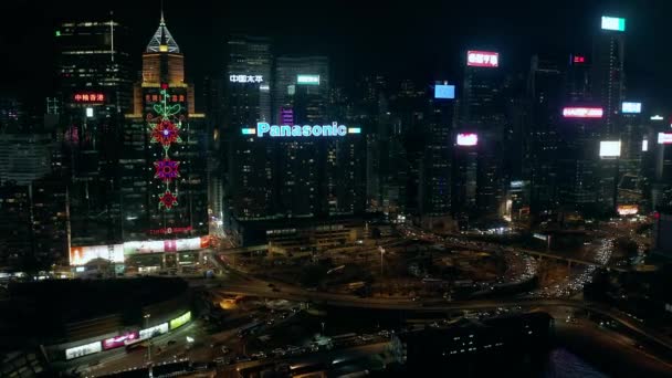 Гонконг, Китай - 2020: ночное городское освещение, небоскребы сверху — стоковое видео