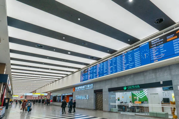 Москва, Россия - 2020: Международный аэропорт Шереметьево Терминал В - интерьер — стоковое фото