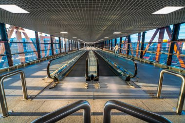 Moskova, Rusya - 2020: Sheremetyevo Uluslararası Havalimanı, travelatör