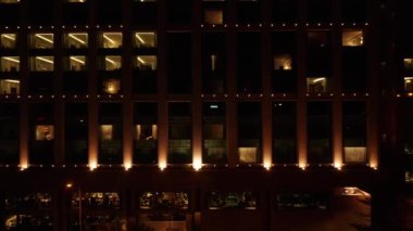 Hong Kong - 2020: Kıtalararası Grand Stanford cephesi gece vakti yukarıdan