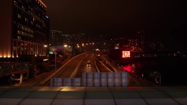 Hong Kong, Cina - 2020: Salisbury Road e Hung Hom Bypass di notte dall'alto — Video Stock